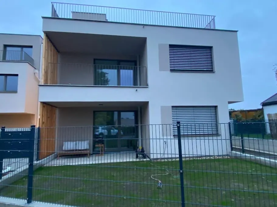 Modern Studio Gardenia_Gartenwohnung Alte Donau Vienna Apartment